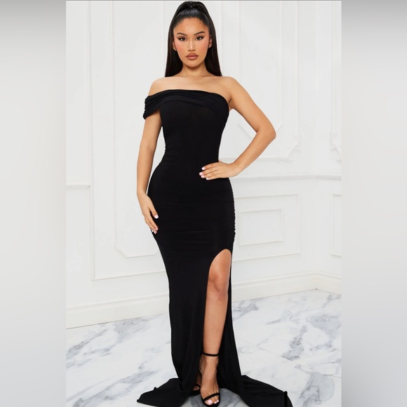 Dresses & Skirts - Maxi Prom Dress in a Size Large.